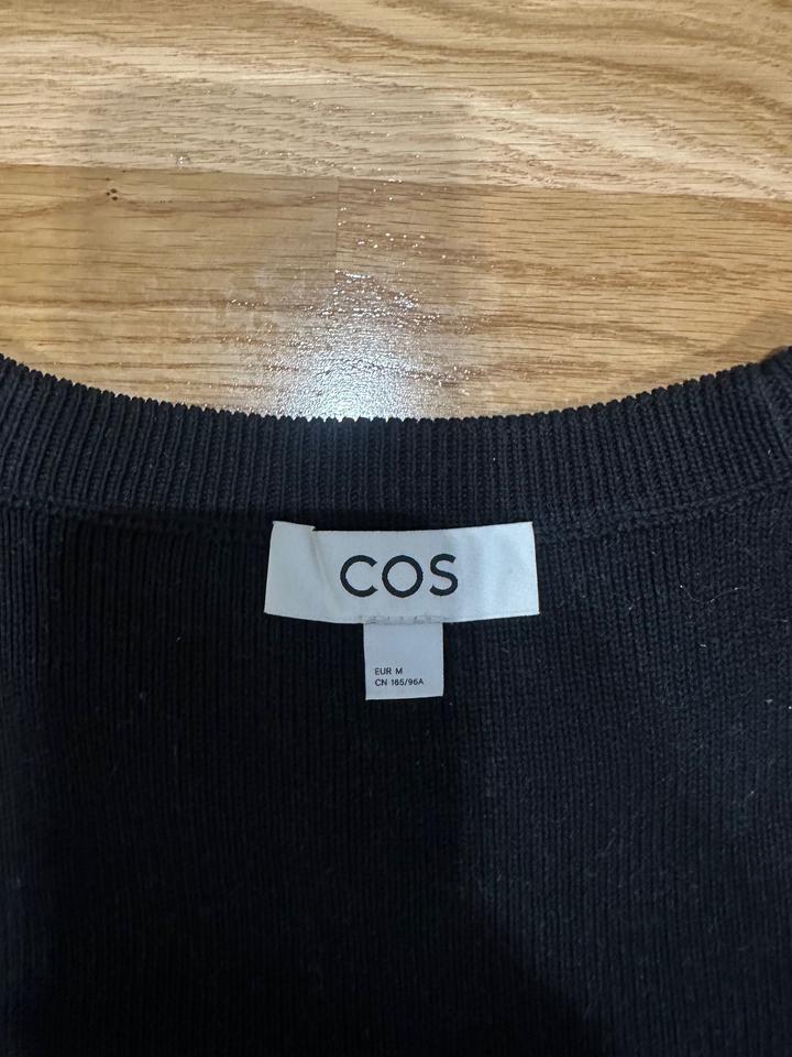 Черное платье Cos