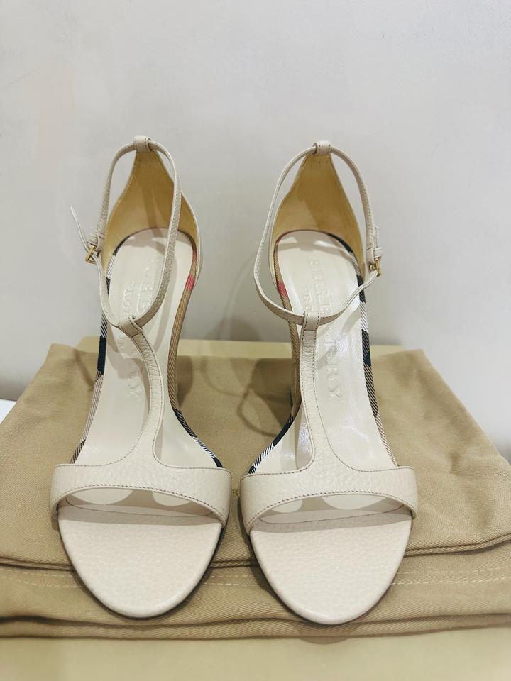 Босоножки Burberry новые