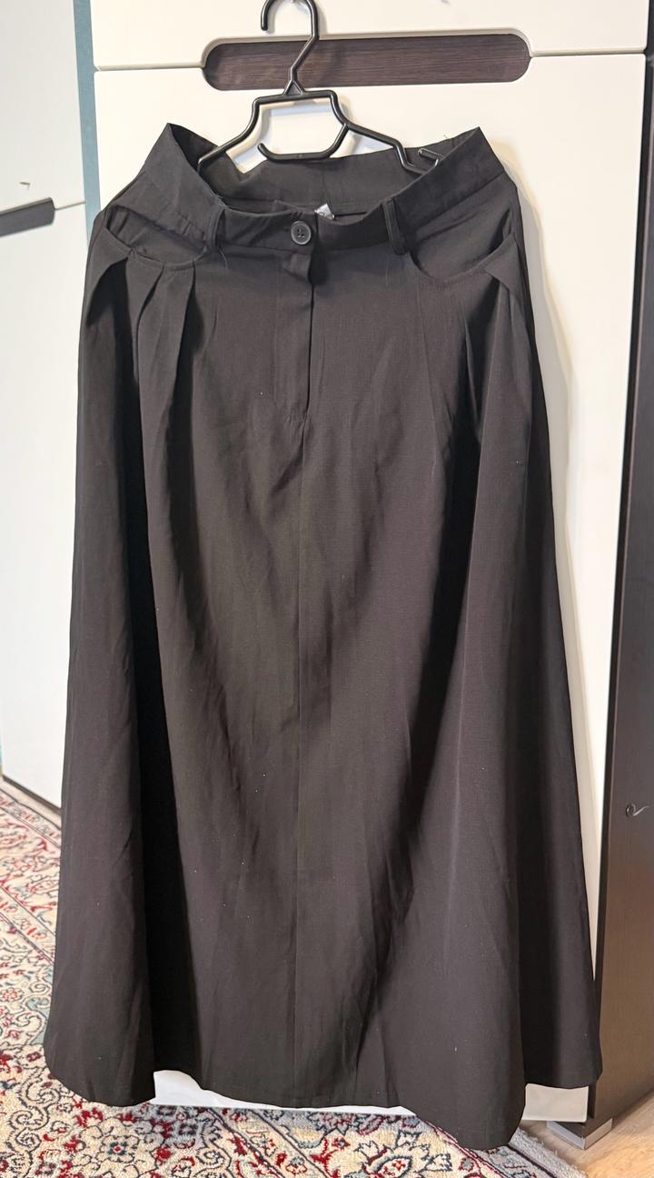 Длинная чёрная юбка