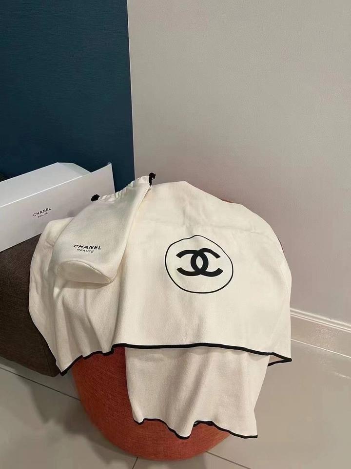 Полотенце, плед, палантин Chanel Beaute