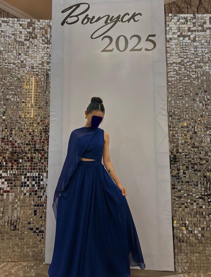 Синее вечернее платье