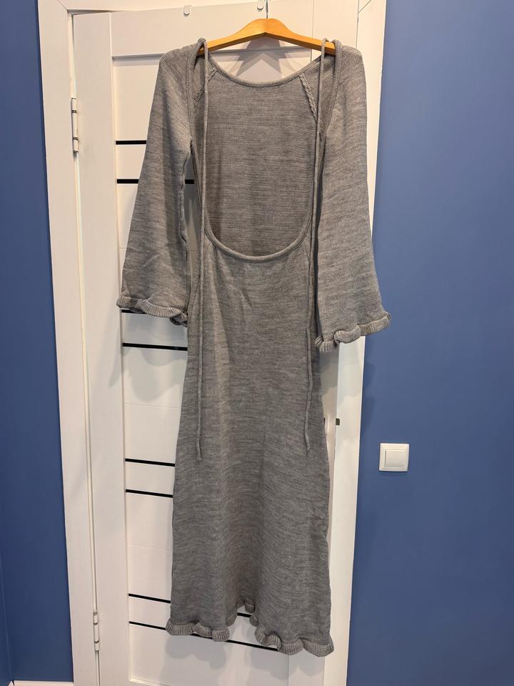 Серое платье