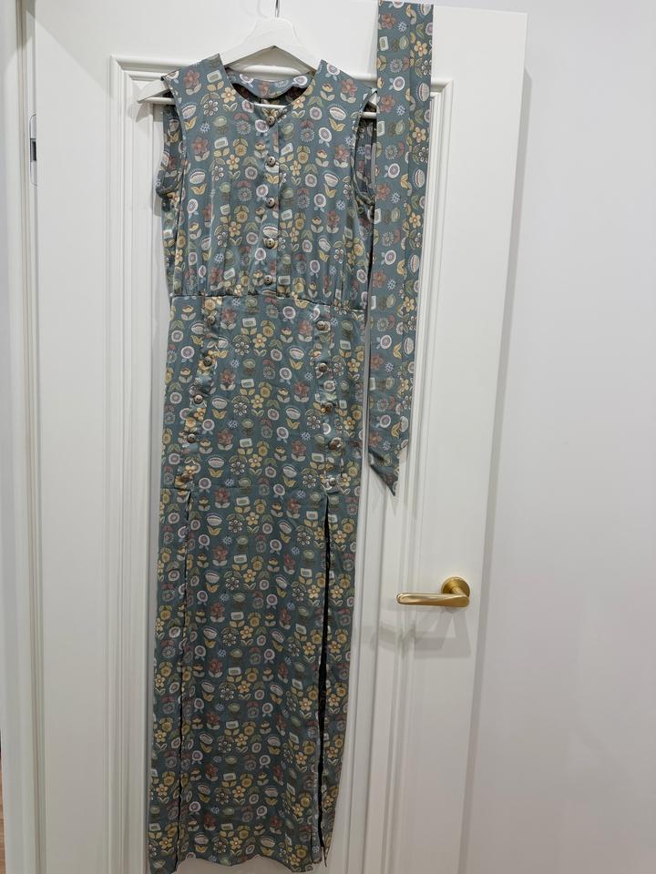 Платье из шелка, новое