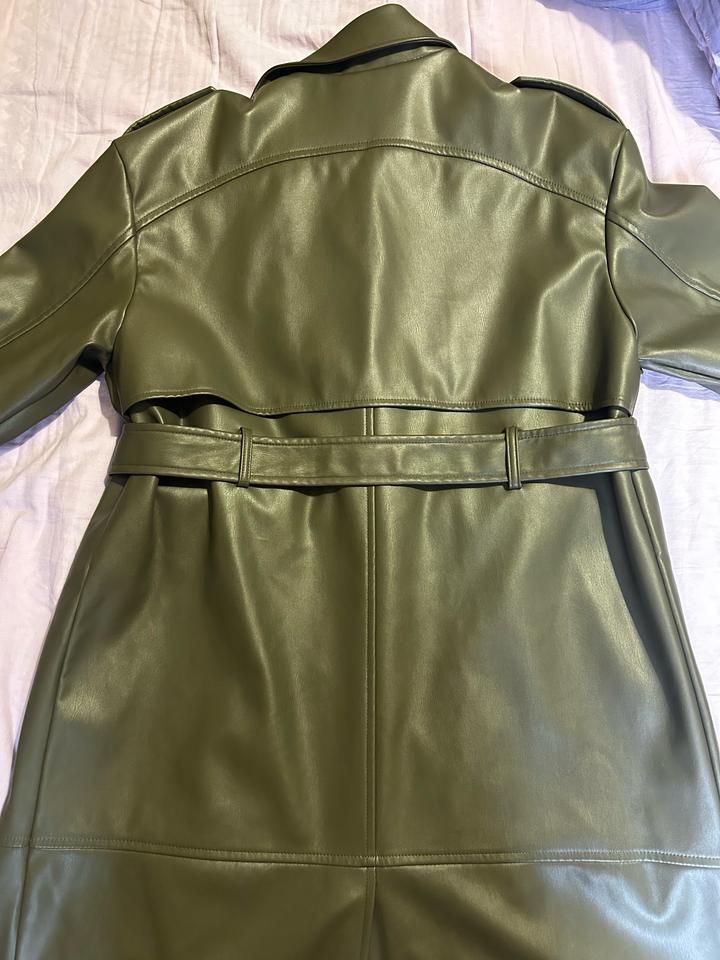 Оливковый тренч Pull&Bear