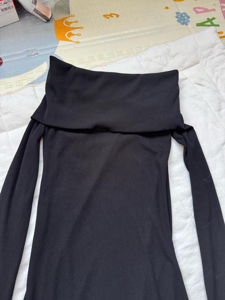 Черное трикотажное платье крестьянка