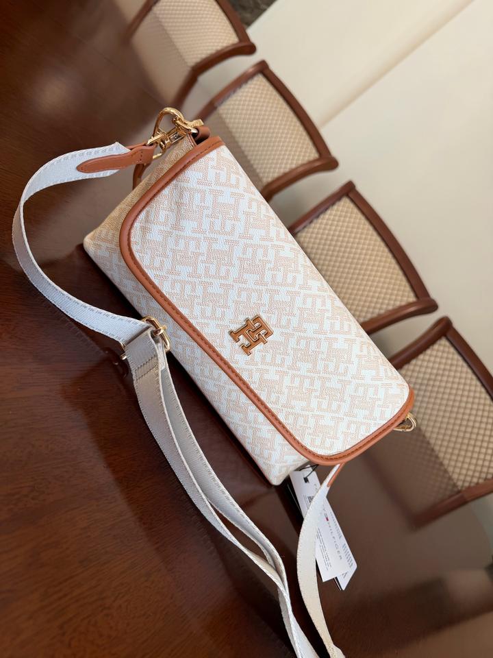 Tommy Hilfiger bag