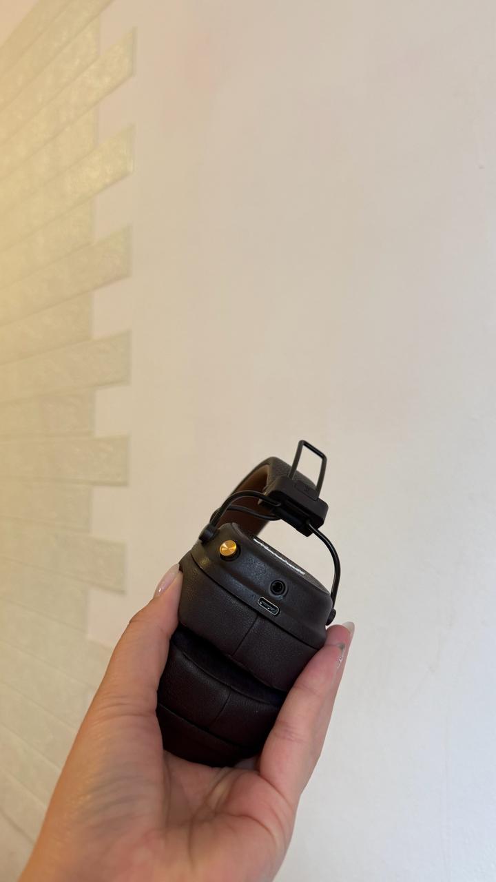 Коричневый наушник Marshall