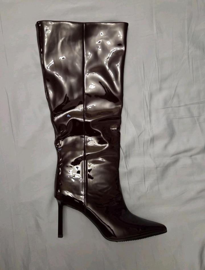 Лаковые сапоги