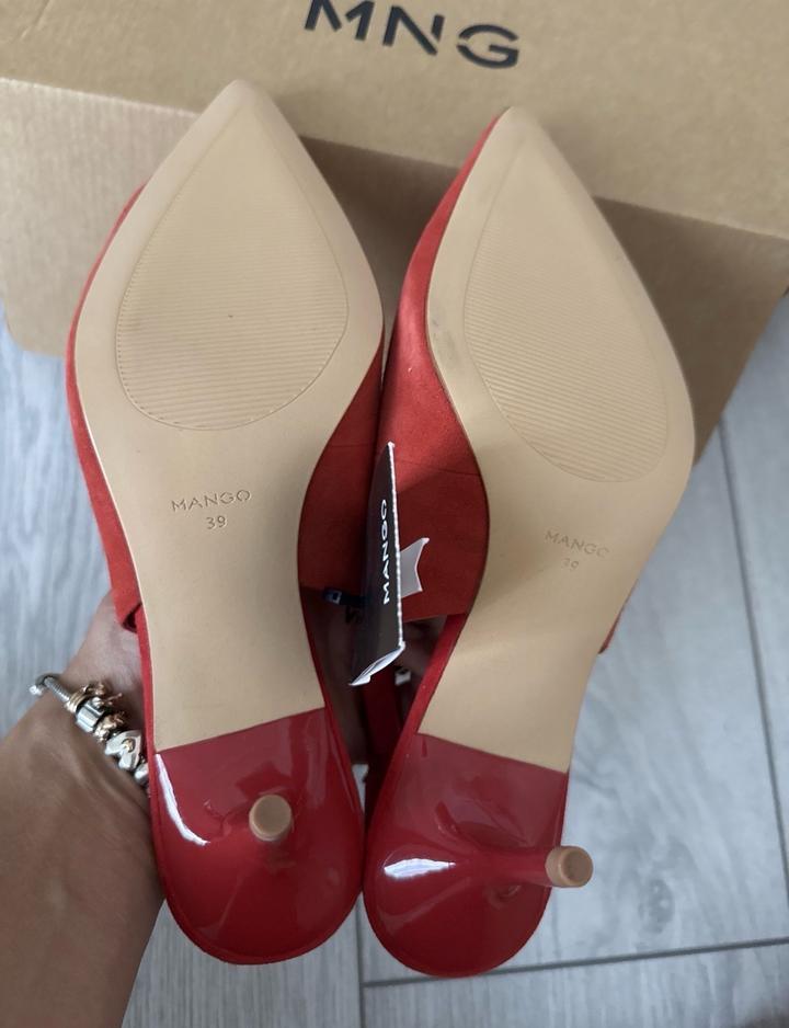 Новые босоножки MANGO