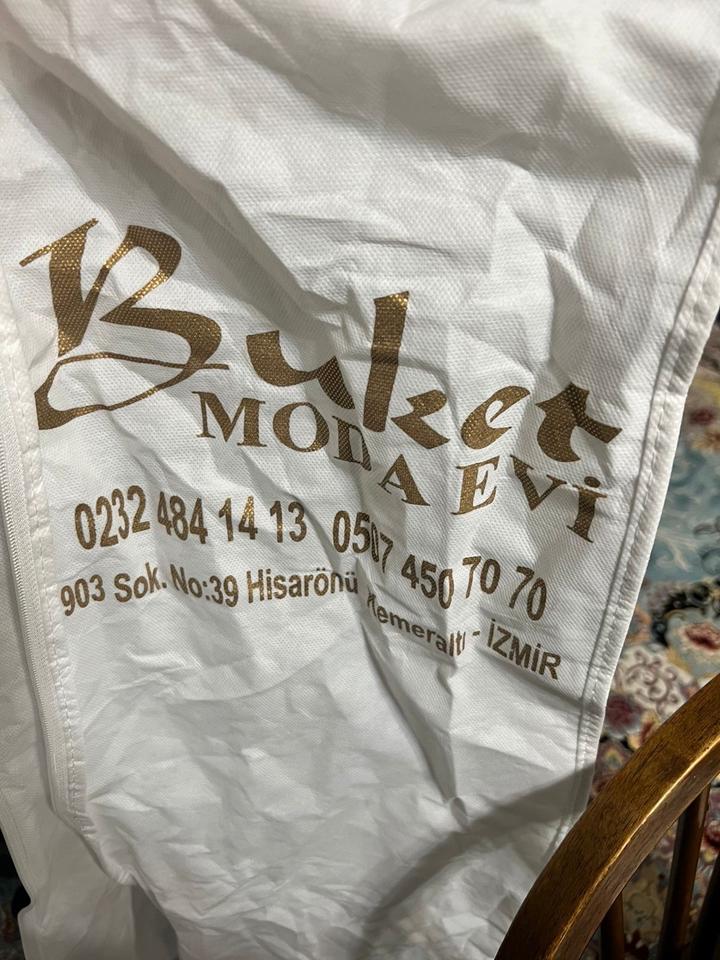 Нарядное блестящее платье