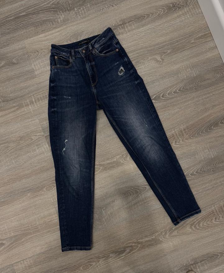 Джинсы Мом на высокой посадке с отличной длиной Guess