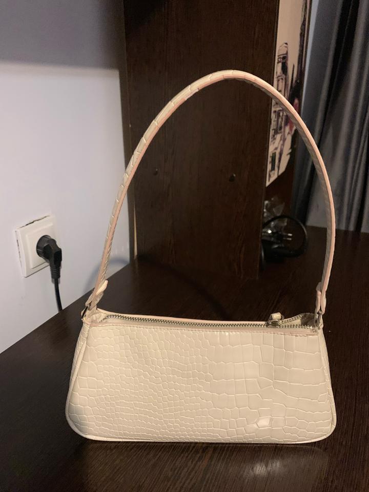 Сумка Stradivarius бежевая лаковая