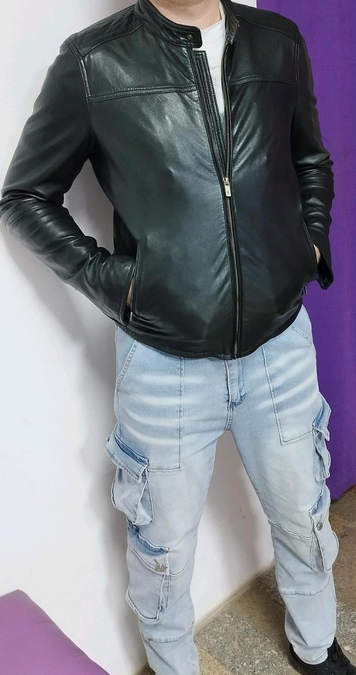 Кожаная куртка Massimo Dutti.