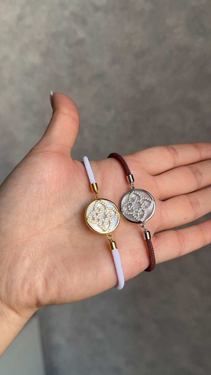 Браслет ручной работы (белый)