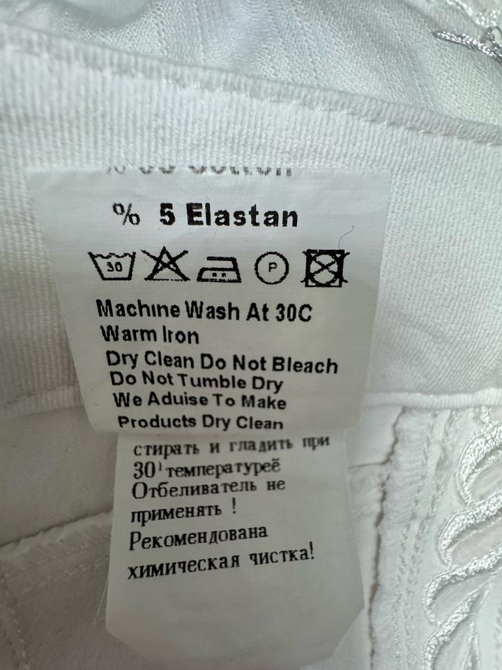 Белая юбка Guitar — стильная классика с изюминкой