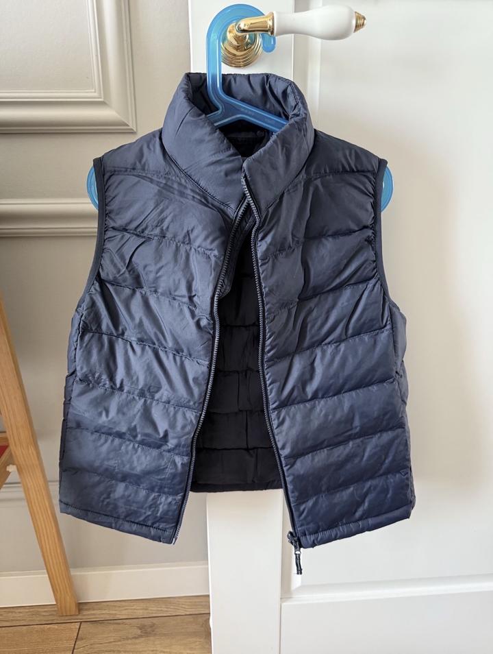 Продам детскую безрукавку Uniqlo