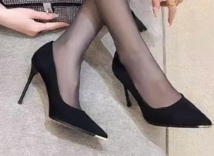 Черные каблуки