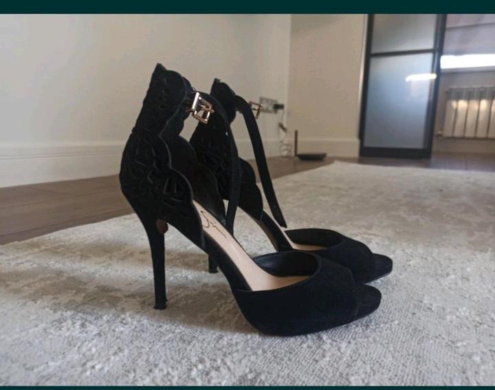 Элегантные женские туфли