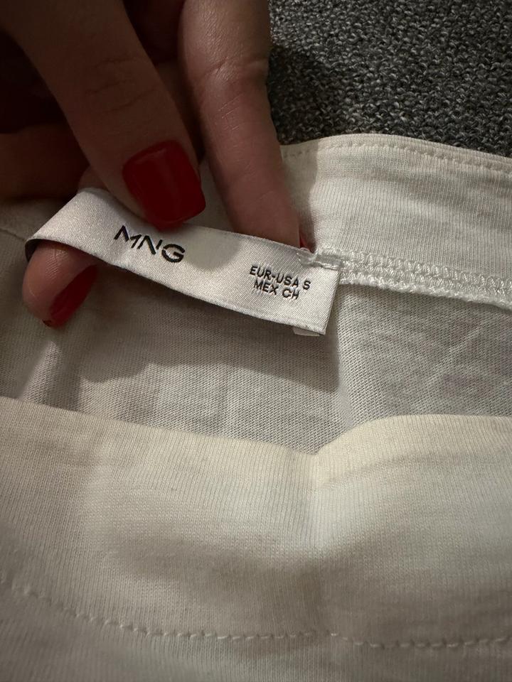 Футболка «Mango»