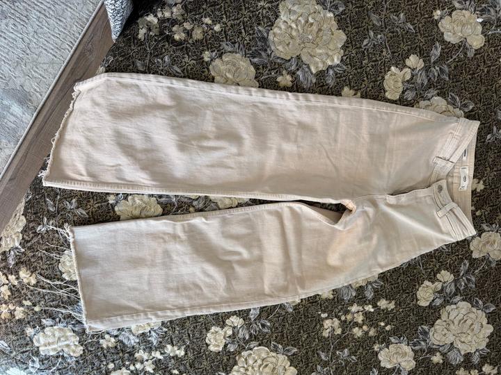 Беж джинсы Манго