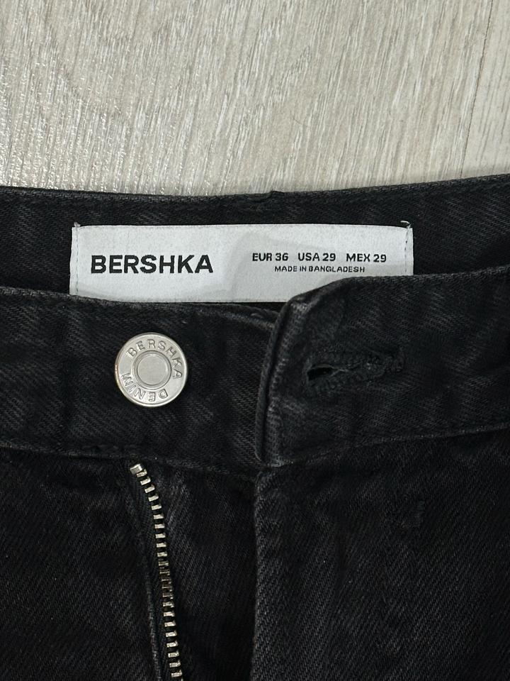 Джинсы Bershka