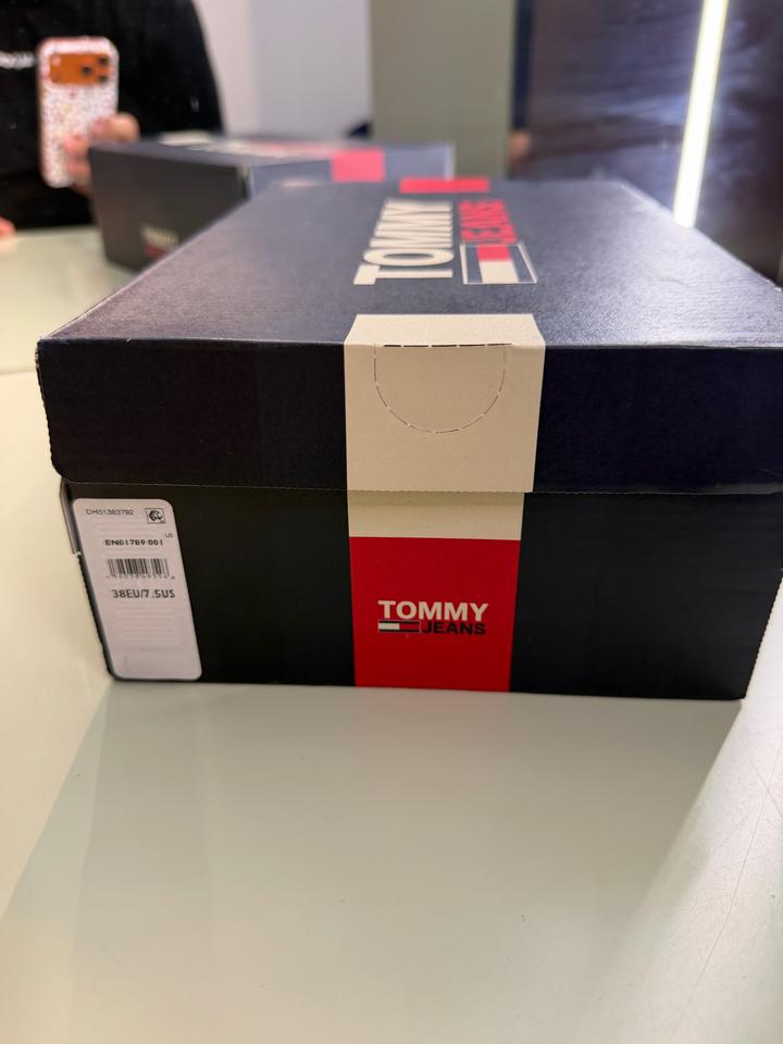 Кроссовки Tommy Hilfiger