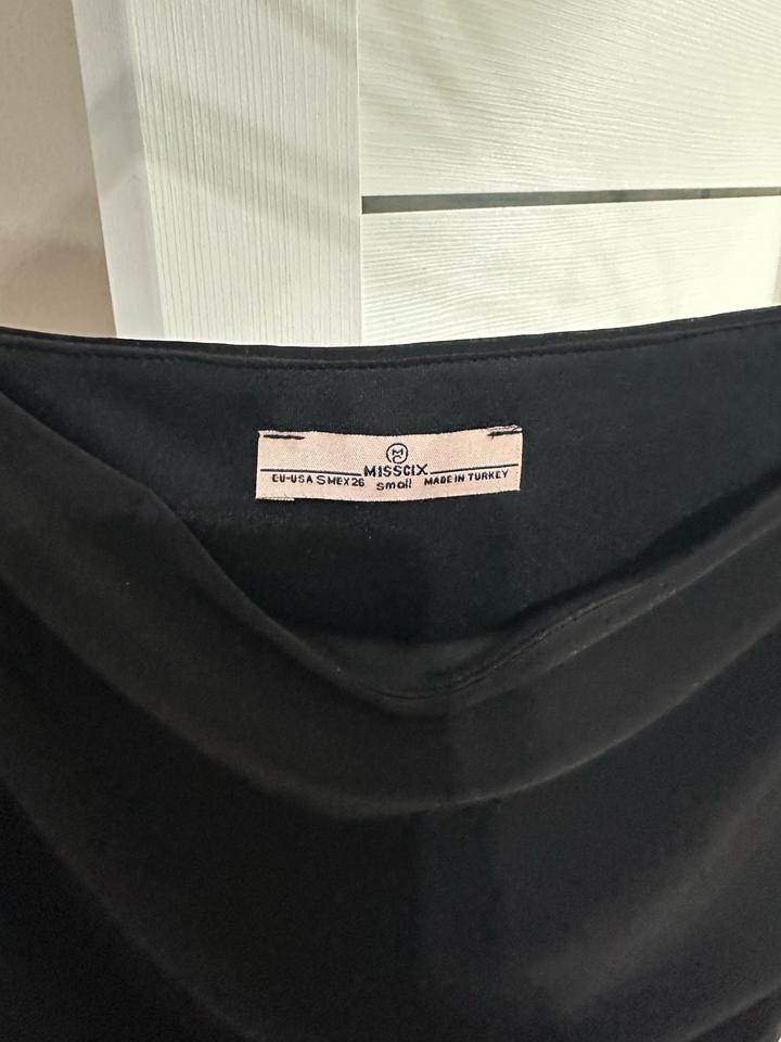 Черное платье