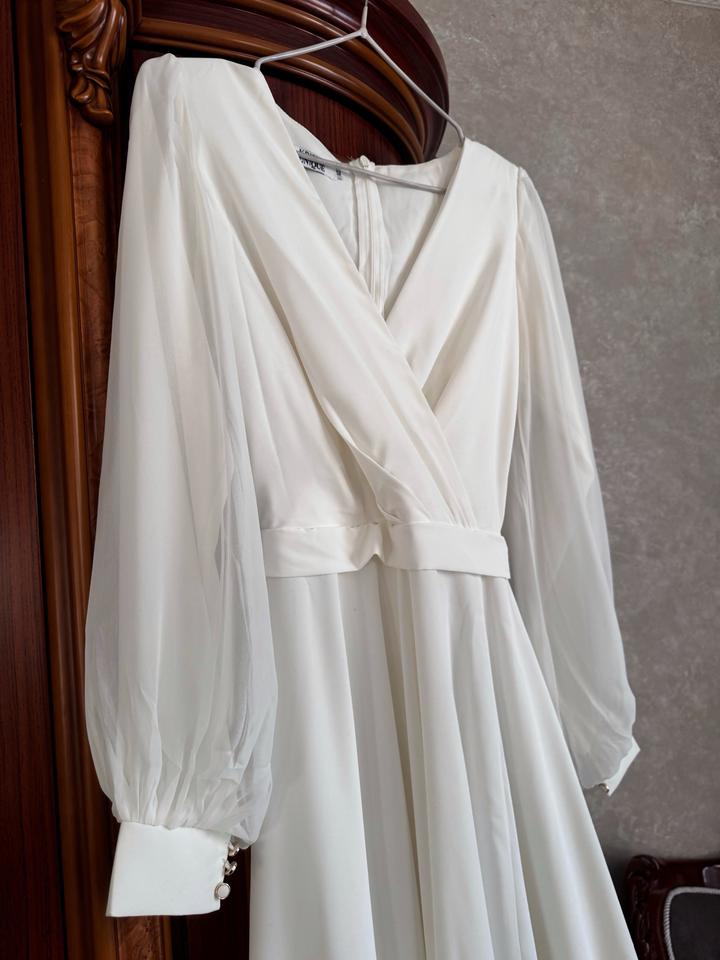 Очень нежное белое платье