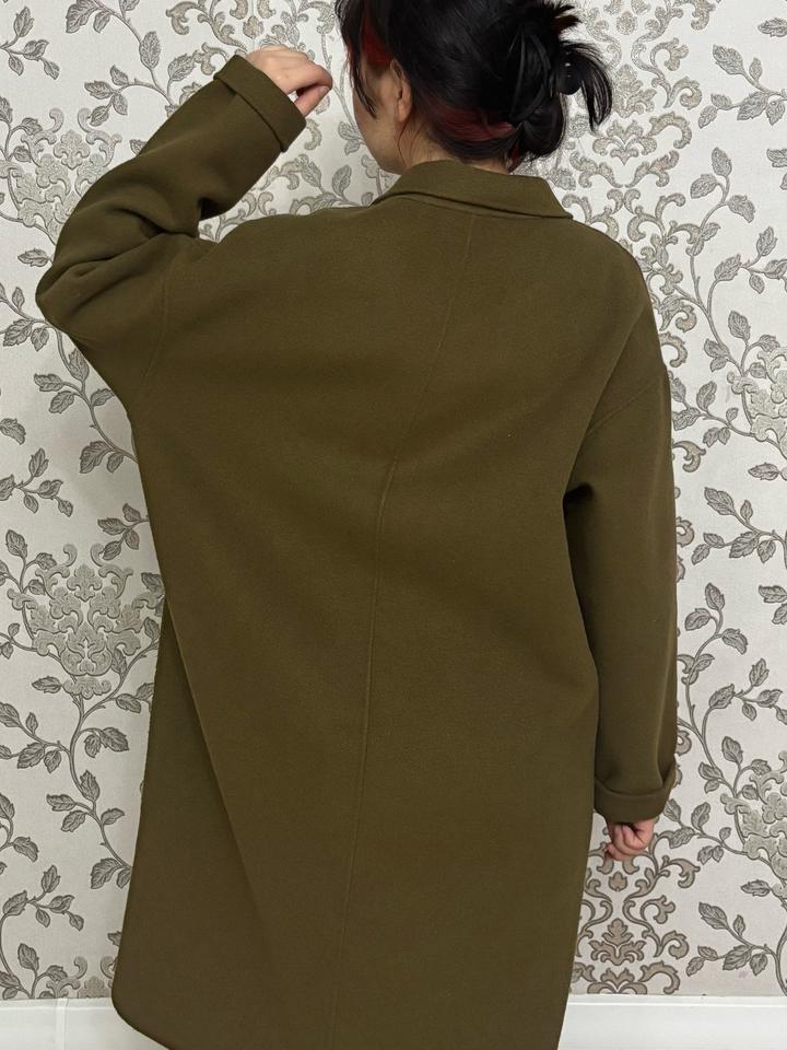 Темно зеленое пальто