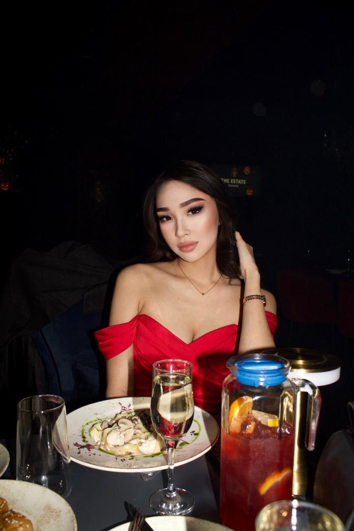 Красное платье