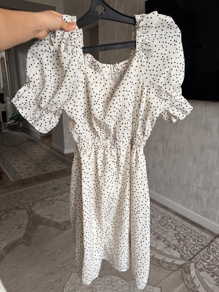 Белое летнее платье в горошек S-M