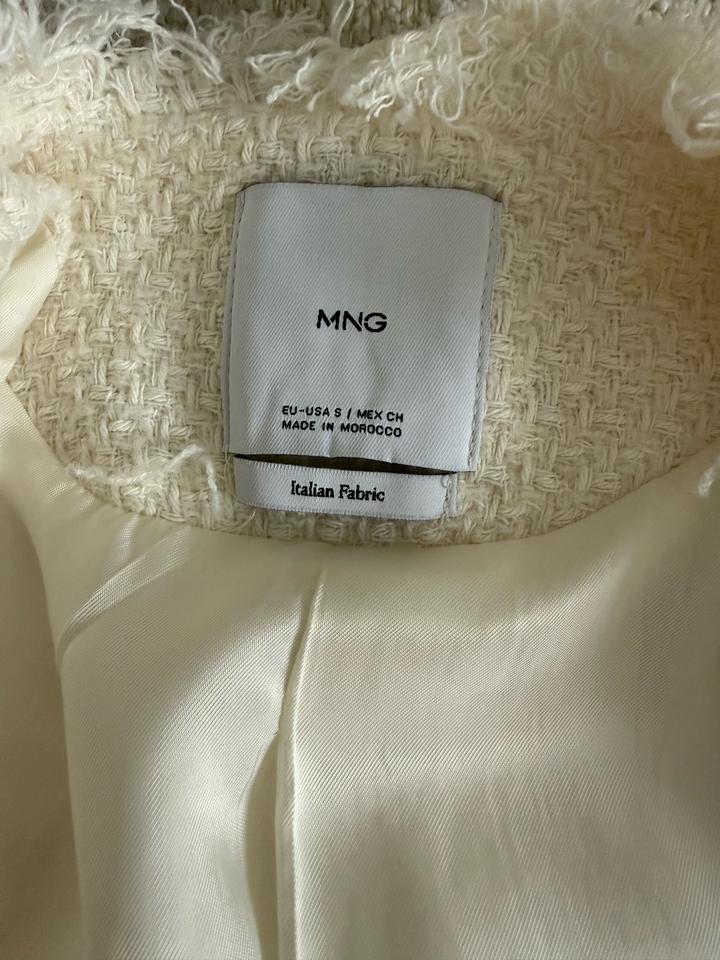 Белый твидовый жакет Mango