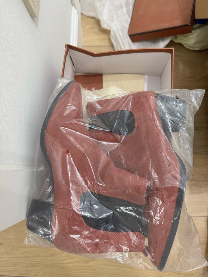 Замшевые ботильоны