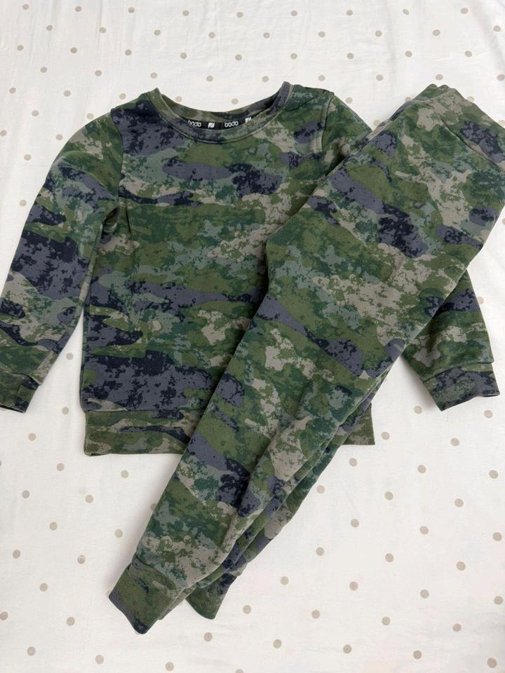 Продам костюм от Bodo