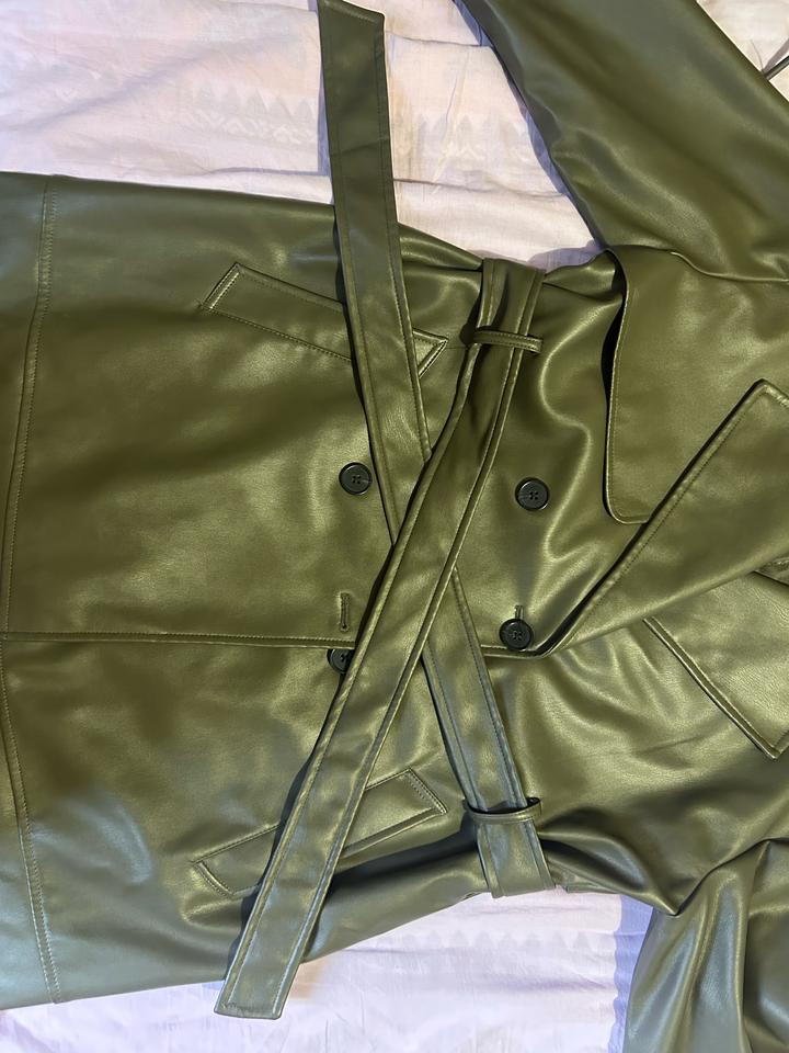 Оливковый тренч Pull&Bear