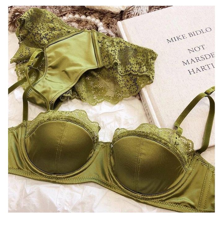 Комплект нижнего белья новый!