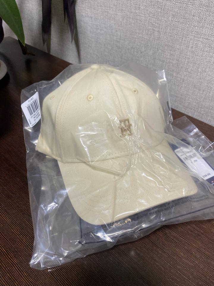 Кепка от Tommy Helfiger