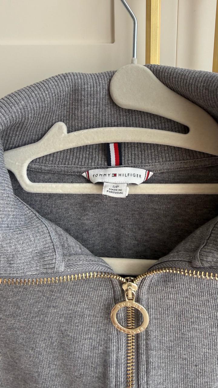 Свитер Tommy Hilfinger в размере S