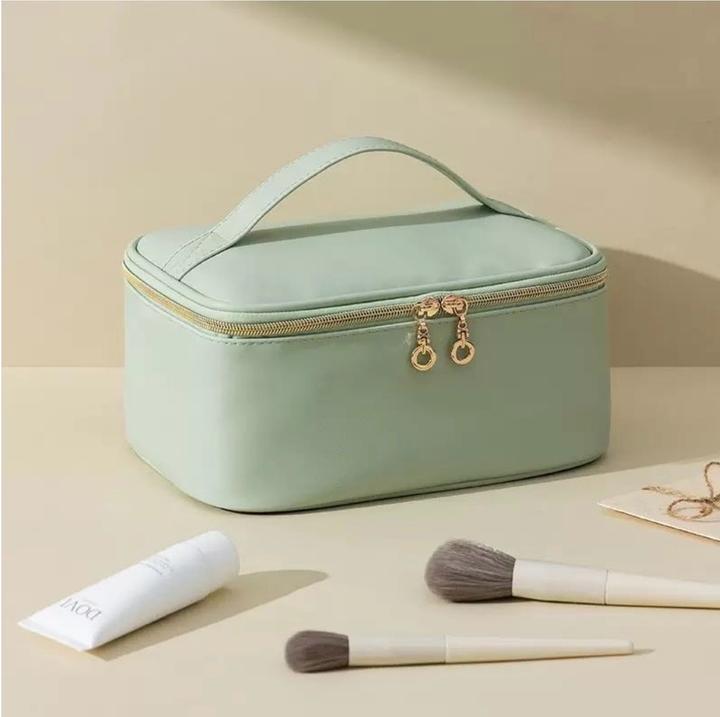 Косметичка новая с отсеками