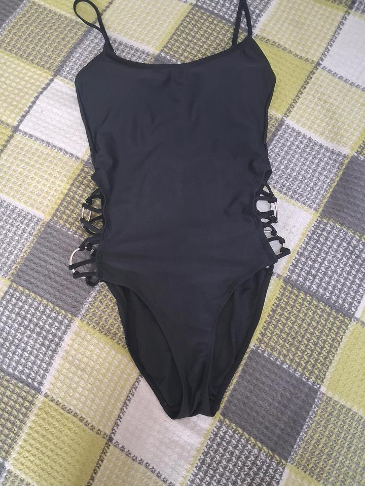 Чёрный купальник