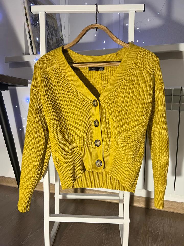 Желтый кардиган