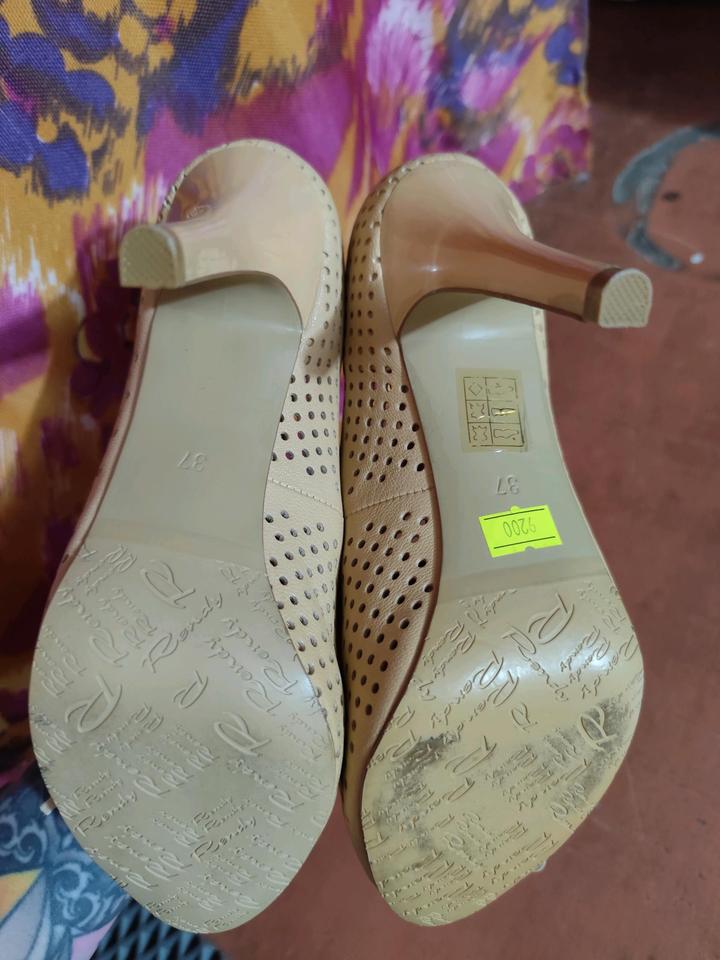 Туфли.Бежевые со стразами.