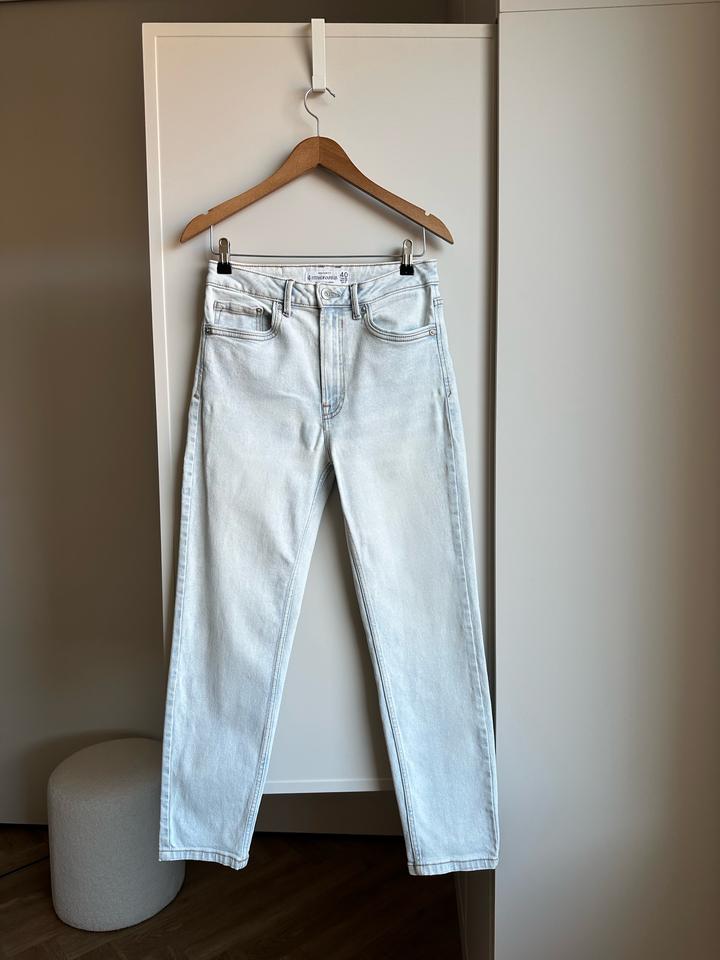 Джинсы Stradivarius