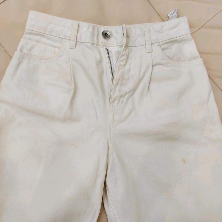 Белые джинсы Zara