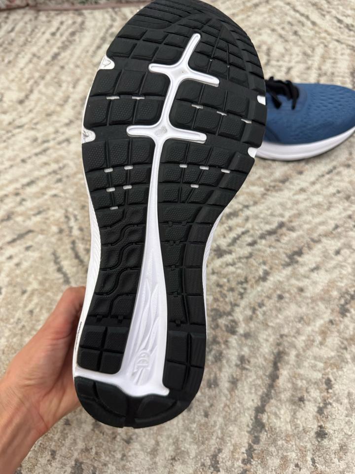 Кроссовки ASICS