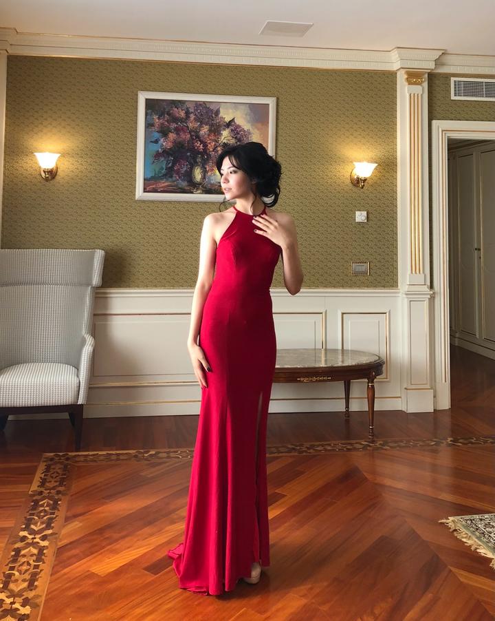 Платье красное