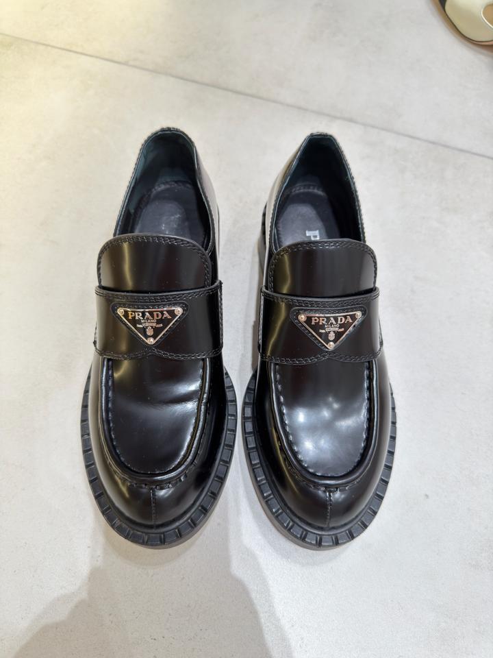 Лоферы Prada