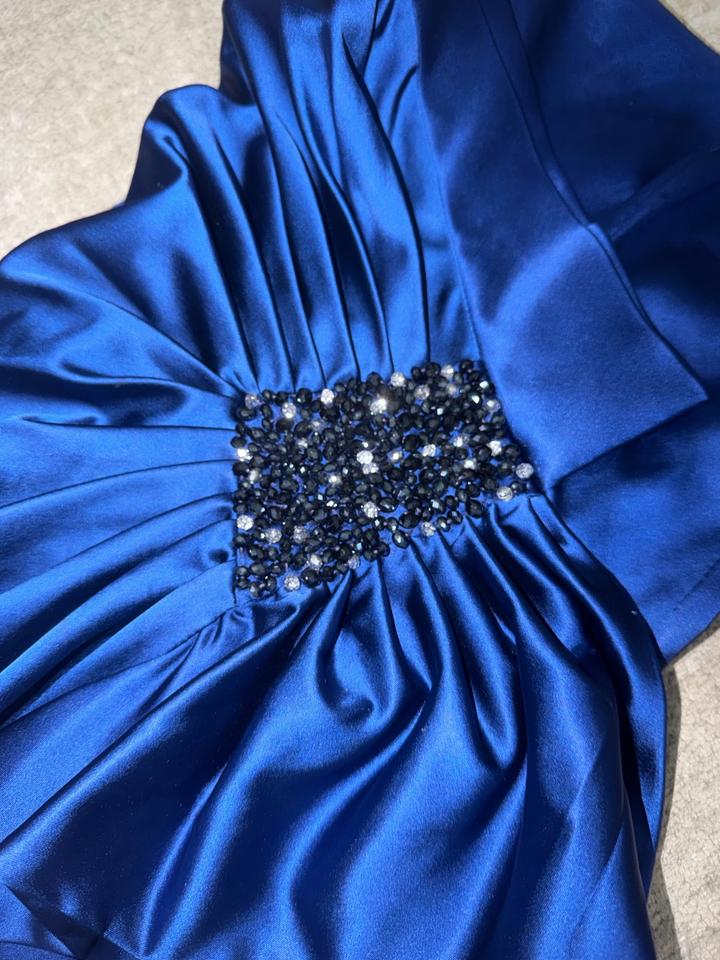 Дизайнерское платье