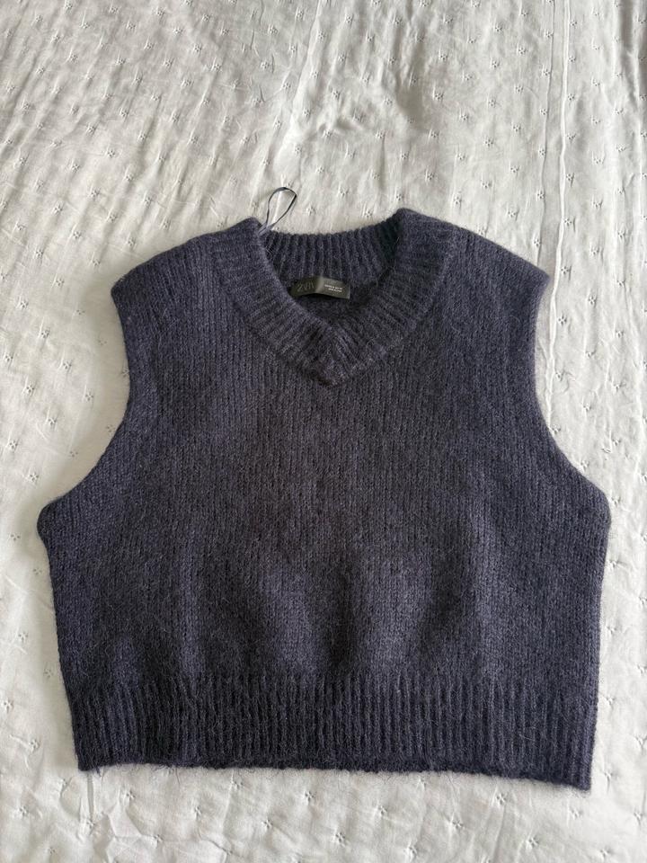 Синий теплый жилет Zara