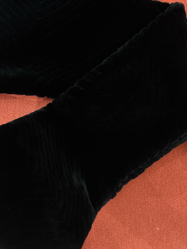 Черный шарф